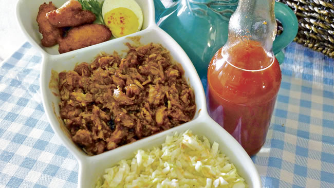 hc_1 Kiss My Grits in Puck’s Alley serves up Southern favorites including chopped barbecue
