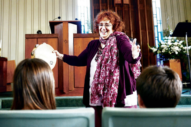Helene Mann uses music therapy Helene Mann uses music therapy