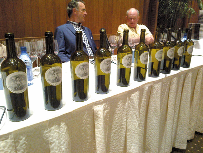 MW-Vino-091813-winetasting