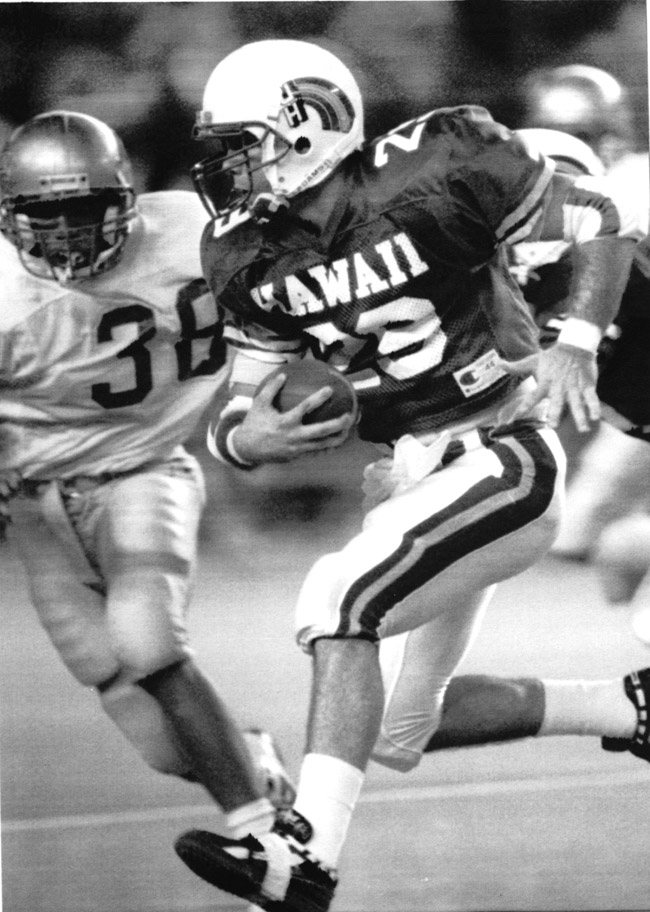 John Veneri picks up yards for UH in a game Nov. 28, 1992. Star-Advertiser / Dennis Oda photo