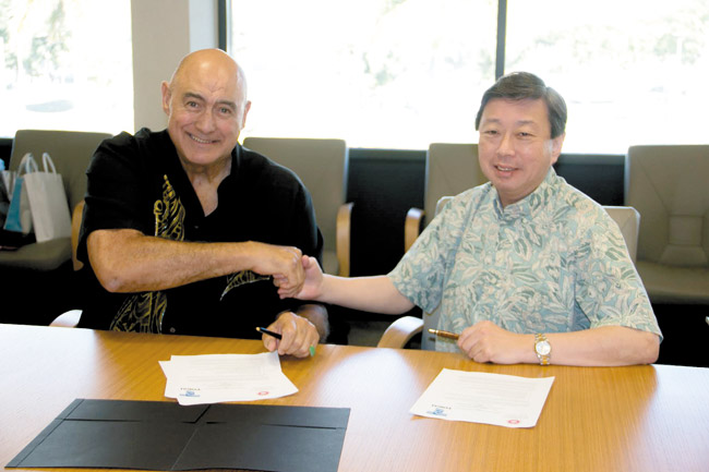 UH West Oahu chancellor Rockne Freitas and Tokai University chancellor Kiyoshi Yamada sign a memorandum of understanding at the Kapolei campus Jan. 9, for Tokai University's campus opening in April. Photo courtesy UH West Oahu.