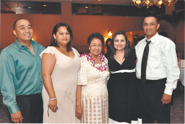 Nana Maggie Domingo (center) with (from left) son Noel Ramirez and wife Kim, and Tina and son Ramil Ramirez PHOTO COURTESY LEO ROJAS GOZAR