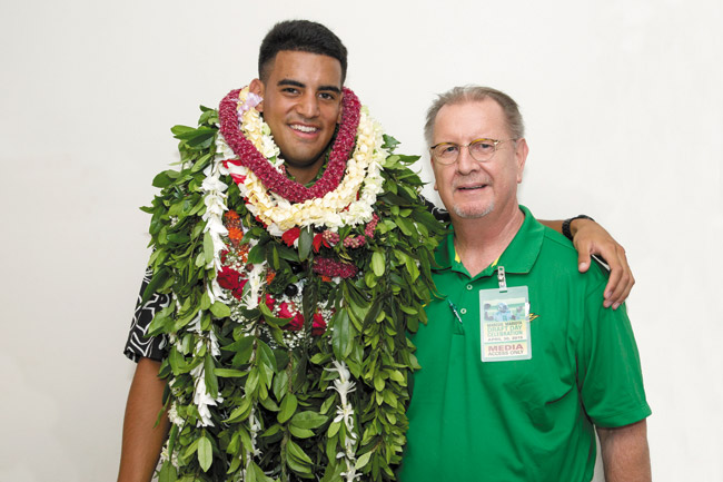 Marcus Mariota with the author last Thursday ANTHONY CONSILLIO PHOTO